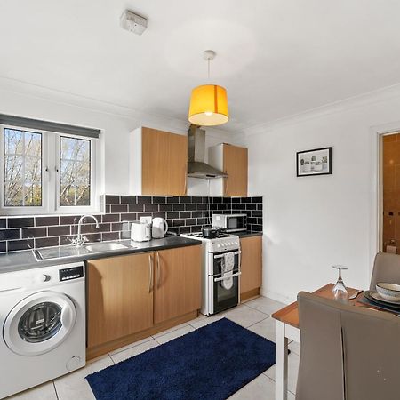 איילסברי 1 Bedroom Flat Aylesbury, Private Parking, Fowler Rd מראה חיצוני תמונה